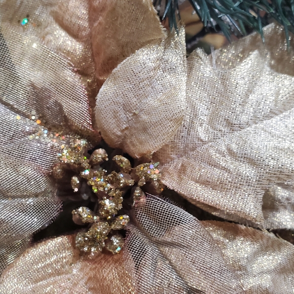 Handmade Christmas Floral, "Snowflakes Are Angel Kisses"! - Picture 3 of 6